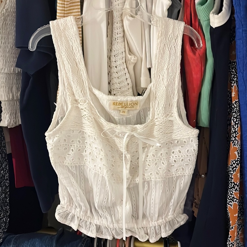 girly white tank top!